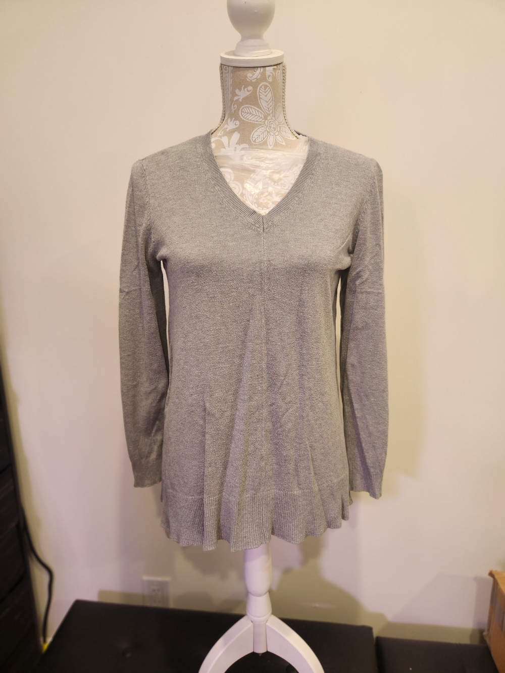 DKNY Light Gray V-Neck Long Sleeve Knit Tunic